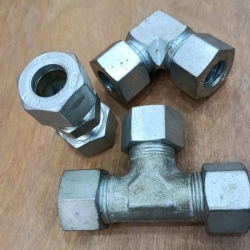 N/V 20MM FITTING ( L )